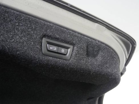 Certified 2025 BMW 530i image 18