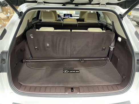 Used 2018 Lexus RX 350L Premium w/ Premium Package image 24