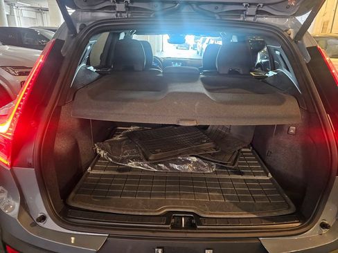 Certified 2023 Volvo XC40 B5 Plus w/ Protection Package Premier AWD/4WD image 7