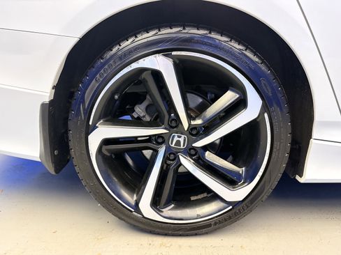 Used 2018 Honda Accord Sport image 8