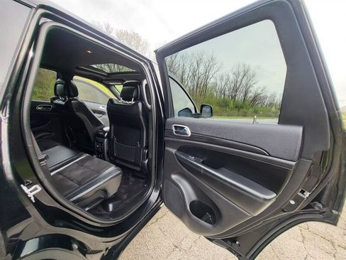 Used 2019 Jeep Grand Cherokee Altitude image 25