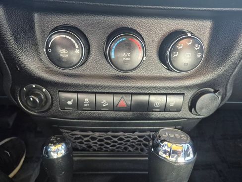 Used 2018 Jeep Wrangler Unlimited Rubicon w/ Cold Weather Group image 20