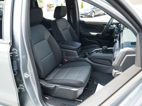Used 2025 Chevrolet Colorado W/T RWD image 12