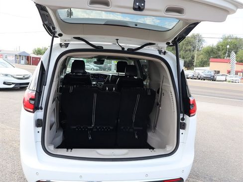 Used 2023 Chrysler Pacifica Touring-L FWD image 22
