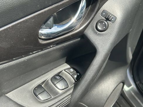 Used 2018 Nissan Rogue SV FWD image 29