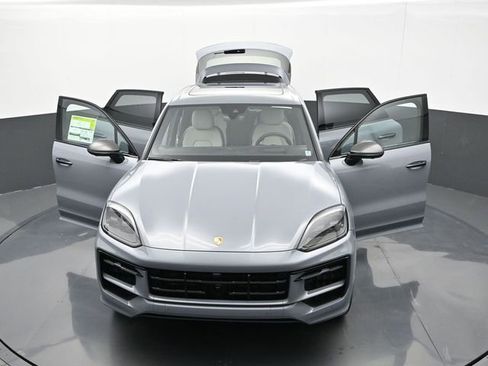 New 2025 Porsche Cayenne S image 36