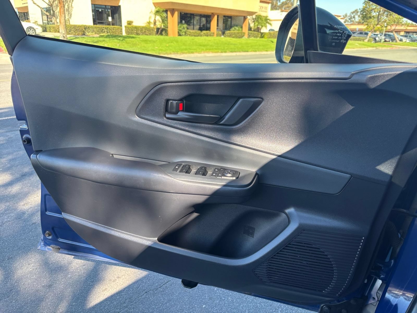 Used 2023 Toyota Prius LE FWD image 18