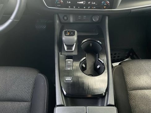Used 2025 Nissan Rogue SV FWD image 11