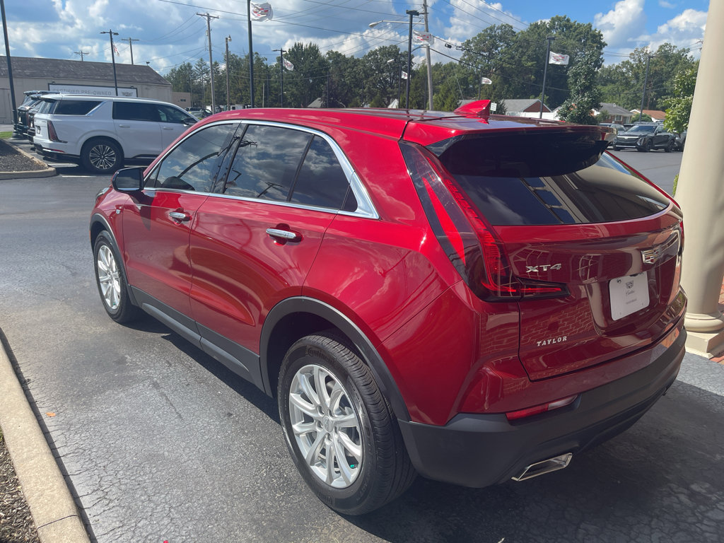 Used 2023 Cadillac XT4 Luxury w/ Cold Weather Package FWD image 10