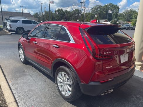 Used 2023 Cadillac XT4 Luxury w/ Cold Weather Package FWD image 10