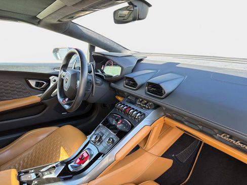 Used 2018 Lamborghini Huracan LP 580-2 RWD image 25
