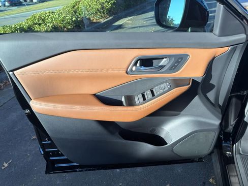 New 2026 Nissan Rogue Platinum image 17