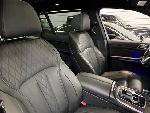 Used 2024 BMW X7 xDrive40i w/ M Sport Package AWD/4WD image 29