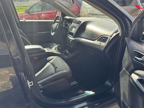 Used 2018 Dodge Journey SE w/ Popular Equipment Group FWD image 25