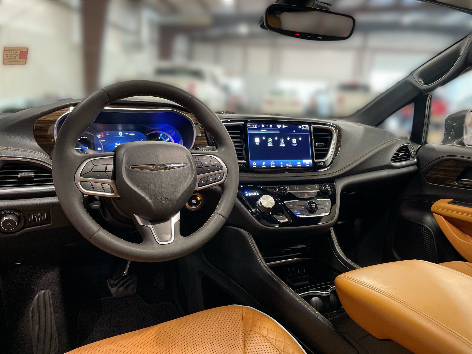 Used 2022 Chrysler Pacifica Pinnacle FWD image 18