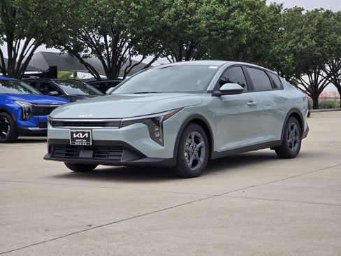 New 2026 Kia K4 FWD image 2