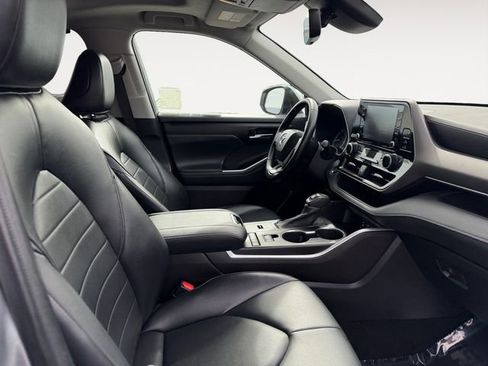 Used 2022 Toyota Highlander XLE image 13