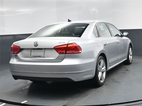 Used 2015 Volkswagen Passat 1.8T SEL Premium image 19