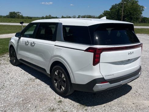Used 2026 Kia Carnival LXS FWD image 3