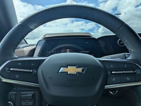 New 2026 Chevrolet Suburban High Country RWD image 33
