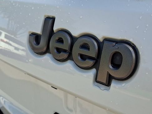 Used 2018 Jeep Grand Cherokee High Altitude AWD/4WD image 32