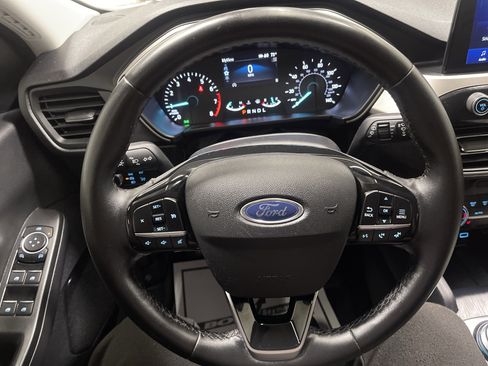 Used 2022 Ford Escape SE w/ SE Sport Appearance Package image 31