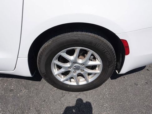 Used 2020 Chrysler Voyager Lxi image 6