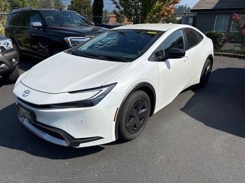 Certified 2025 Toyota Prius Plug-In Hybrid FWD image 4