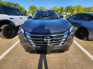 Used 2025 Nissan Rogue S FWD video 2