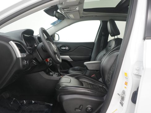 Used 2022 Jeep Cherokee Latitude w/ Sun & Sound Group image 22