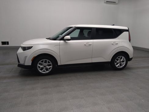 Used 2025 Kia Soul LX image 2