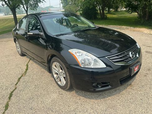 Used 2012 Nissan Altima 3.5 SR w/ Sport Pkg FWD image 4