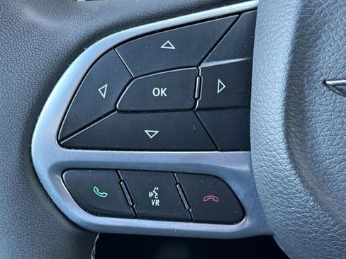 Used 2024 Chrysler Pacifica Touring-L image 38