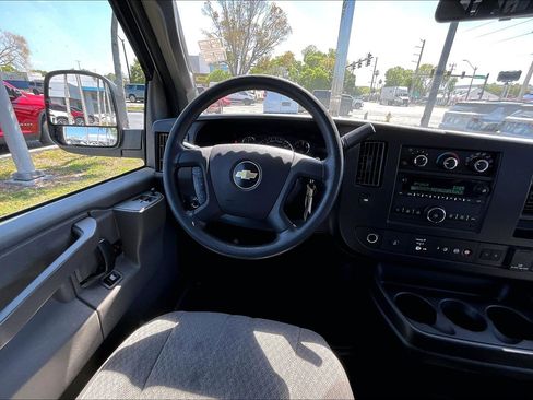 Used 2020 Chevrolet Express 3500 LT w/ LT Preferred Equipment Group RWD image 13