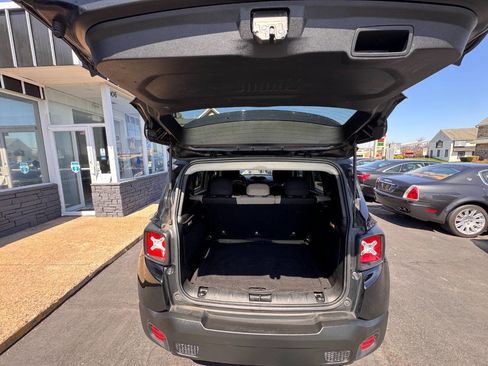 Used 2015 Jeep Renegade Latitude image 28