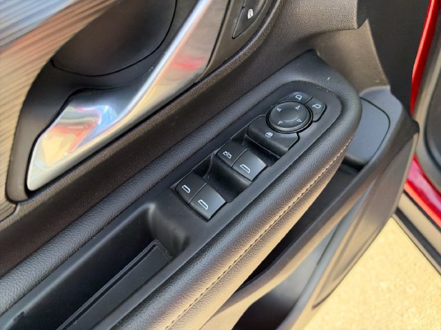 Used 2024 GMC Terrain SLE w/ Driver Convenience Package FWD image 13