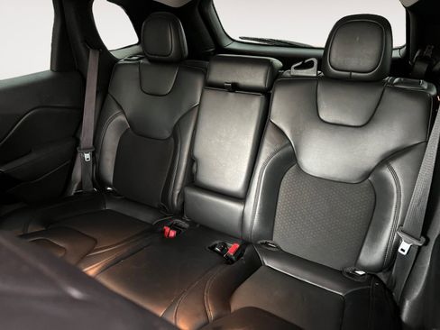 Used 2020 Jeep Cherokee Latitude Plus image 13