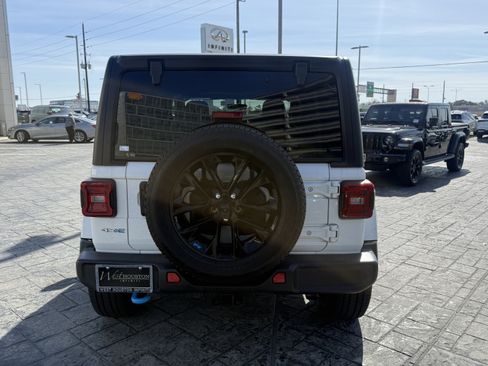 Used 2023 Jeep Wrangler Sahara image 6