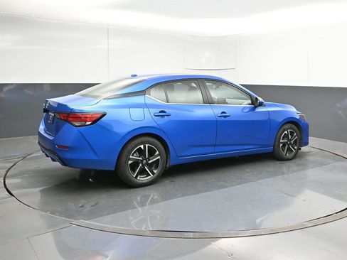 Used 2025 Nissan Sentra SV FWD image 5