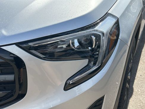 Used 2021 GMC Terrain SLT w/ Infotainment Package II FWD image 11