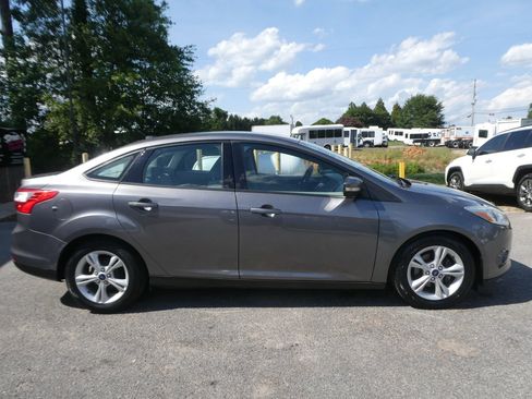Used 2014 Ford Focus SE FWD image 4