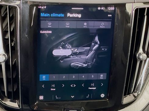 Used 2025 Volvo XC60 B5 Plus image 24