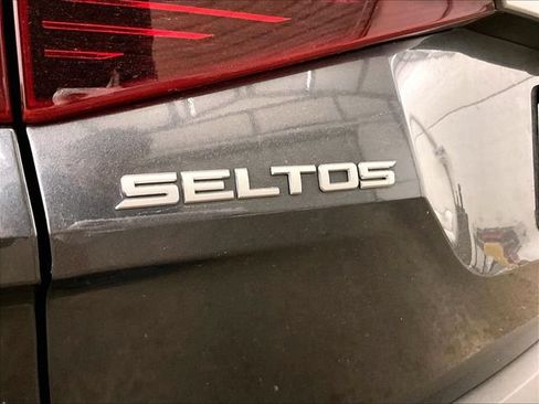 Used 2022 Kia Seltos EX AWD/4WD image 13