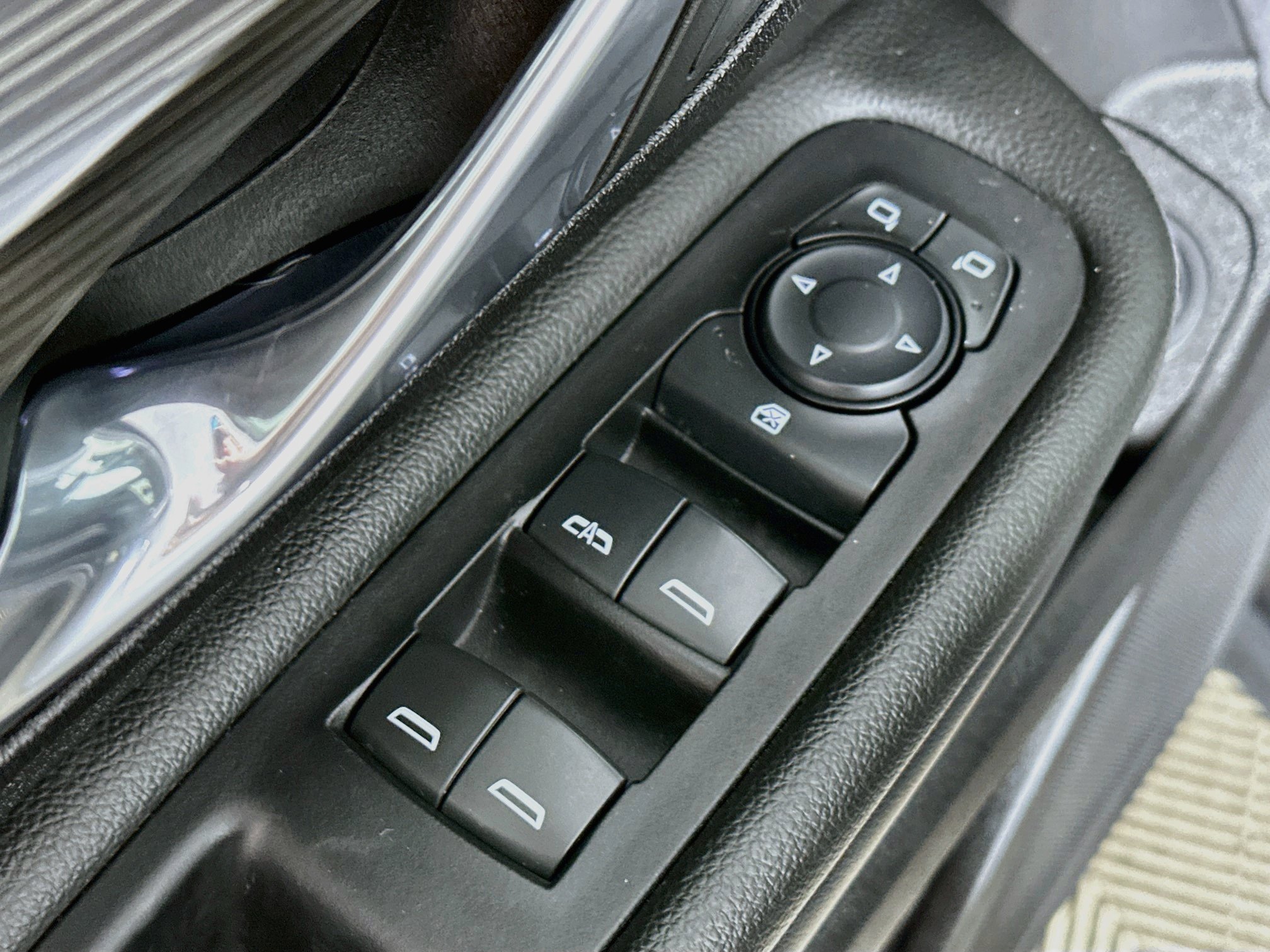 Used 2024 GMC Terrain SLT AWD/4WD image 16