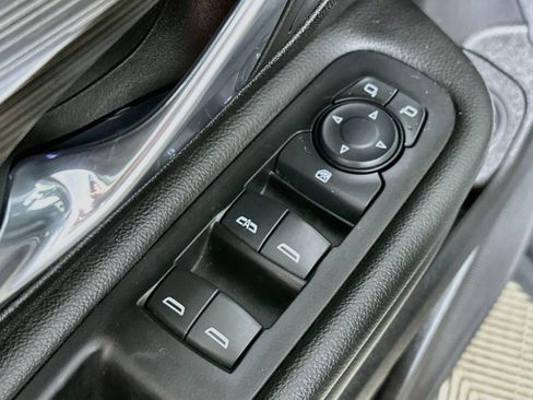 Used 2024 GMC Terrain SLT AWD/4WD image 16