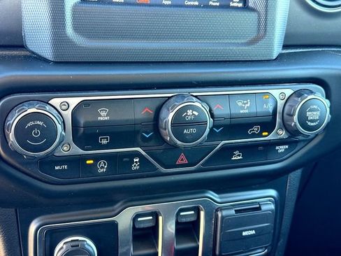 Used 2021 Jeep Wrangler Willys image 23