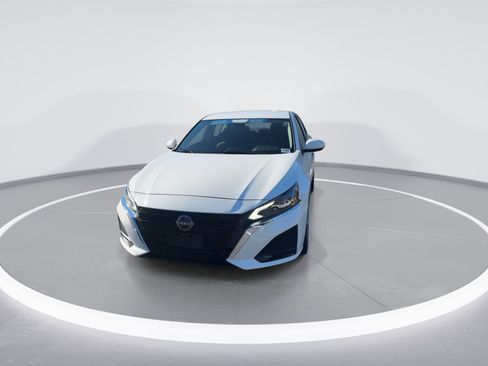 Used 2023 Nissan Altima 2.5 S image 3