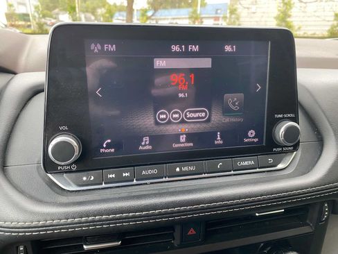 Used 2023 Nissan Rogue S AWD/4WD image 20