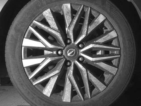 Used 2025 Nissan Altima 2.5 SV FWD image 13