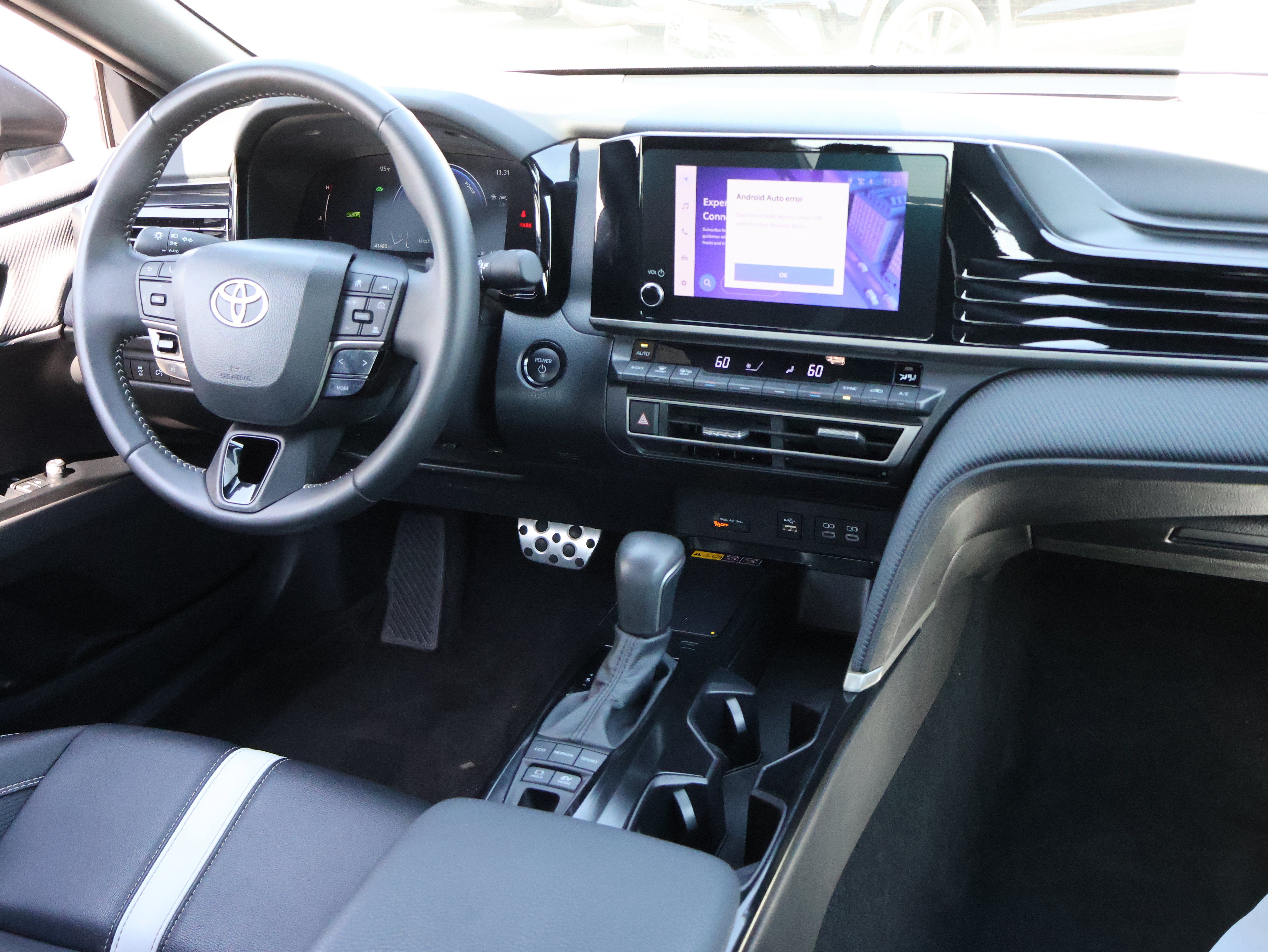 Used 2025 Toyota Camry SE FWD image 10